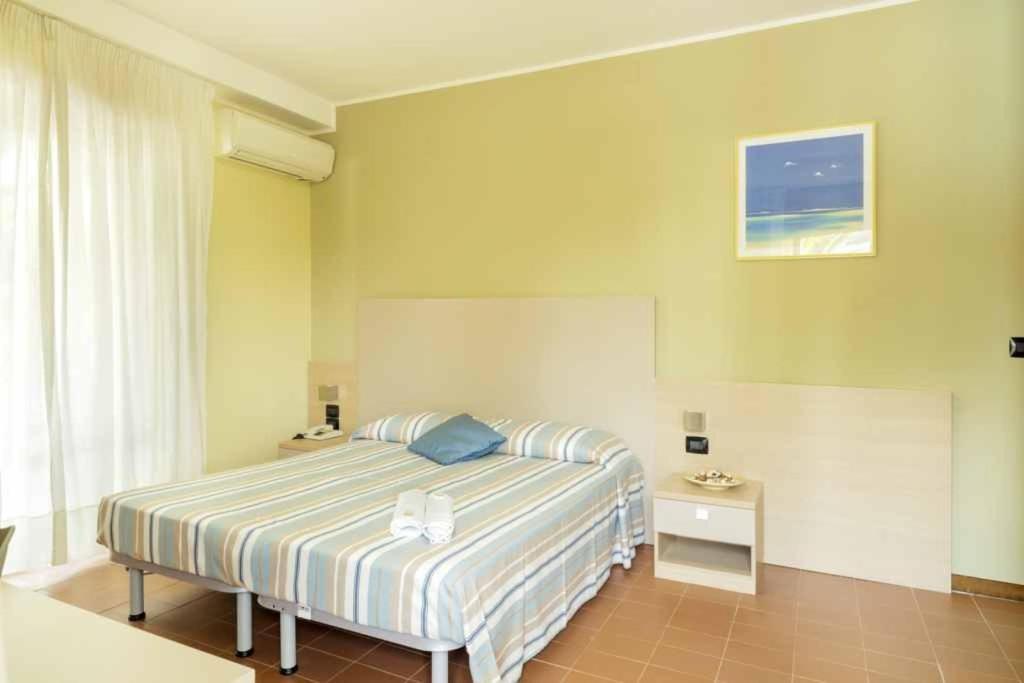 Hotel Blumen Сан-Бенедетто-дель-Тронто Экстерьер фото