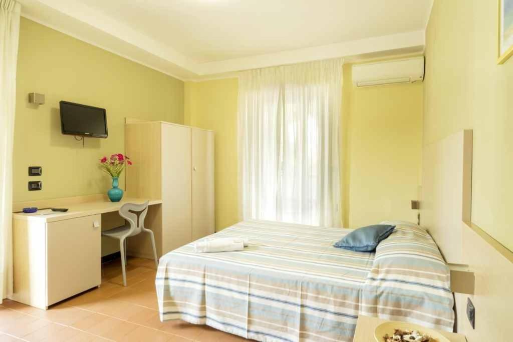 Hotel Blumen Сан-Бенедетто-дель-Тронто Экстерьер фото