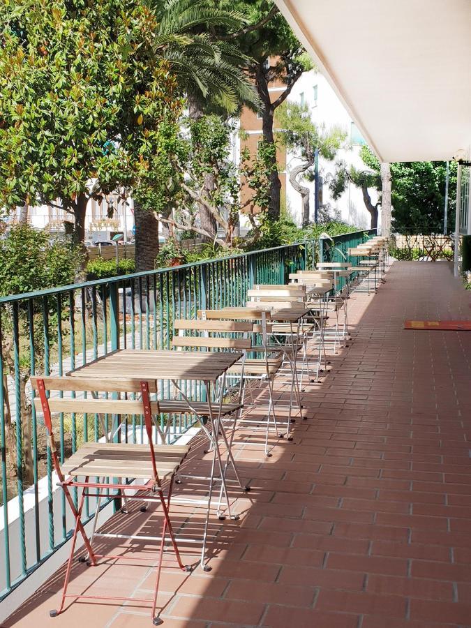 Hotel Blumen Сан-Бенедетто-дель-Тронто Экстерьер фото