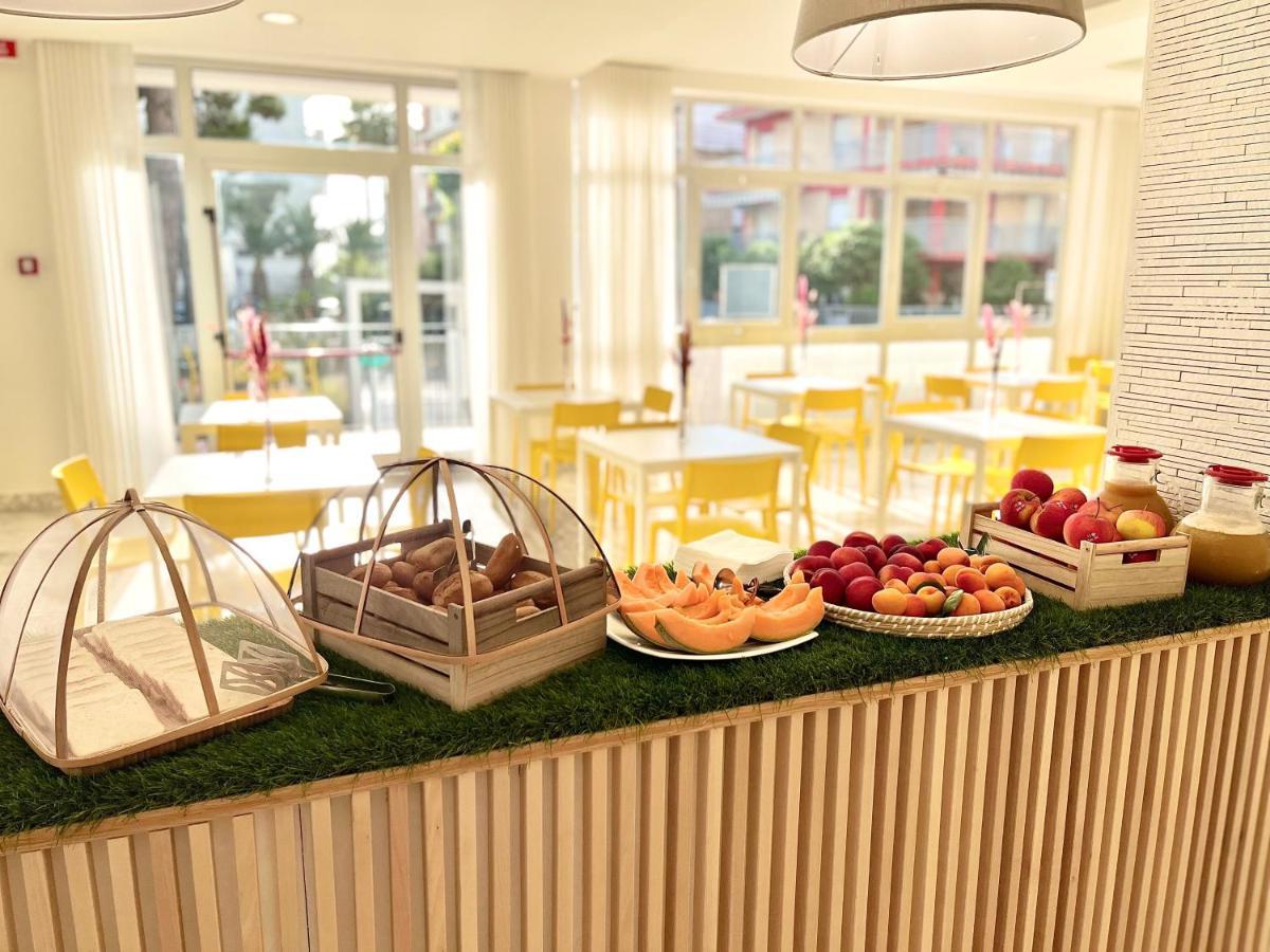 Hotel Blumen Сан-Бенедетто-дель-Тронто Экстерьер фото