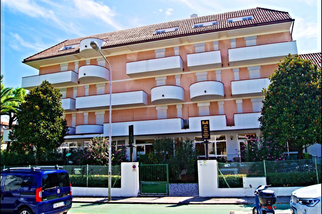 Hotel Blumen Сан-Бенедетто-дель-Тронто Экстерьер фото