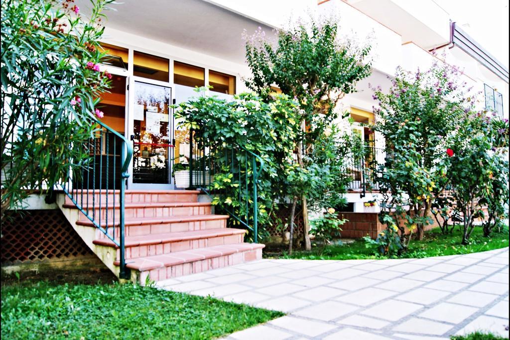 Hotel Blumen Сан-Бенедетто-дель-Тронто Экстерьер фото