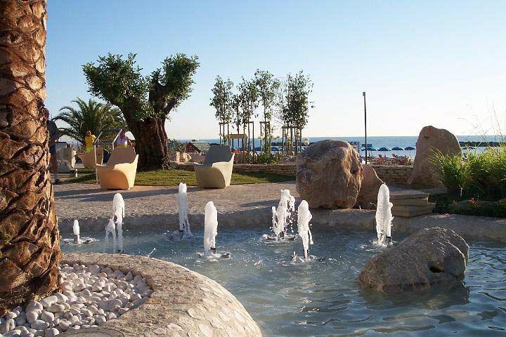 Hotel Blumen Сан-Бенедетто-дель-Тронто Экстерьер фото