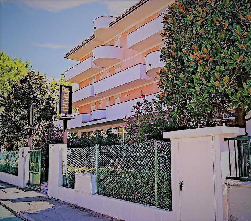 Hotel Blumen Сан-Бенедетто-дель-Тронто Экстерьер фото