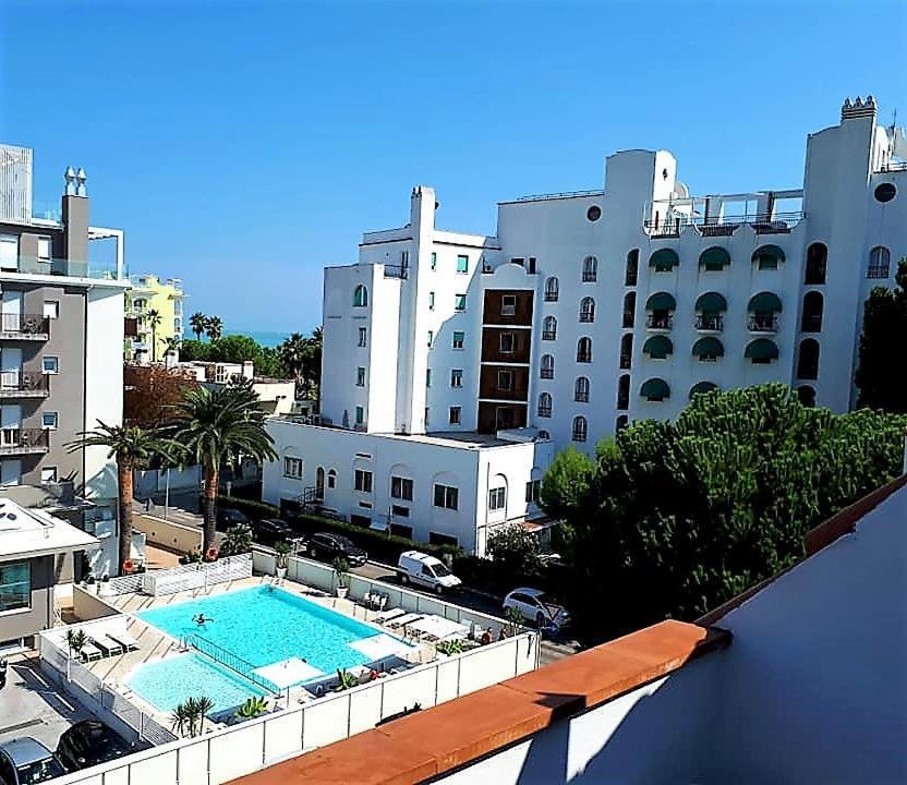 Hotel Blumen Сан-Бенедетто-дель-Тронто Экстерьер фото